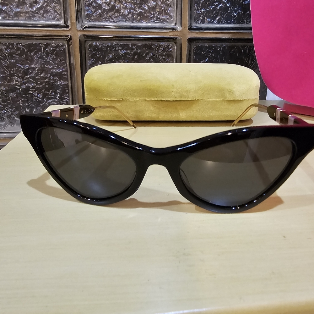 EUC GUCCI SUNGLASSES